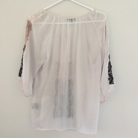 Le Chateau Bohemian Sheer Embroidered 3/4 Sleeve unic - Picture 3 of 10